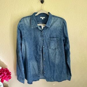 NWT Women’s denim button up long sleeve shirt, large, Maurice’s, blue jean
